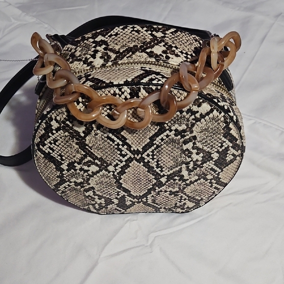 Shoes And Cross Body  For 33 Dollars Good Deal - Picture 4 of 4